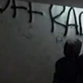 Imbratta i condomini con il titolo delle sue canzoni per farsi pubblicità: denunciato un 21enne writer musicista