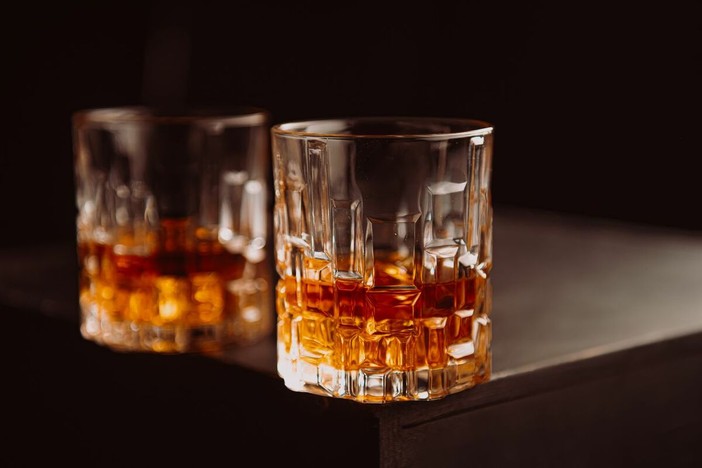 Whisky: guida essenziale per scegliere e gustare in rete